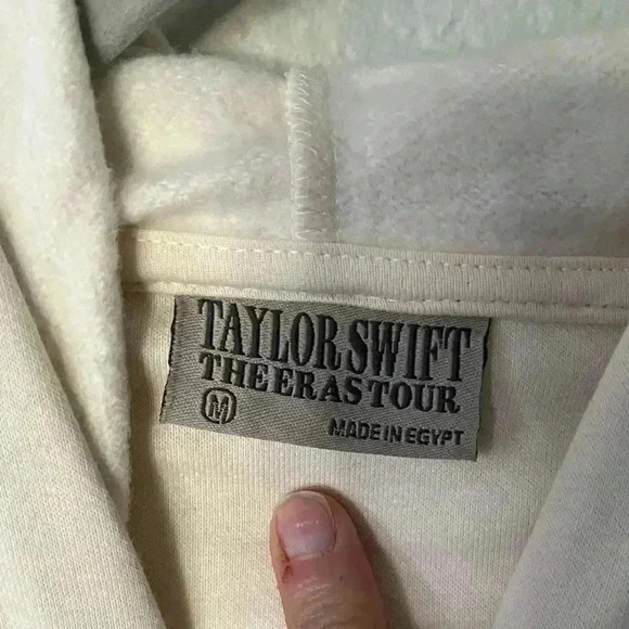 Taylor Swift The Eras Tour White Sweatshirt With Hood Women’s Size M - Picture 9 of 15